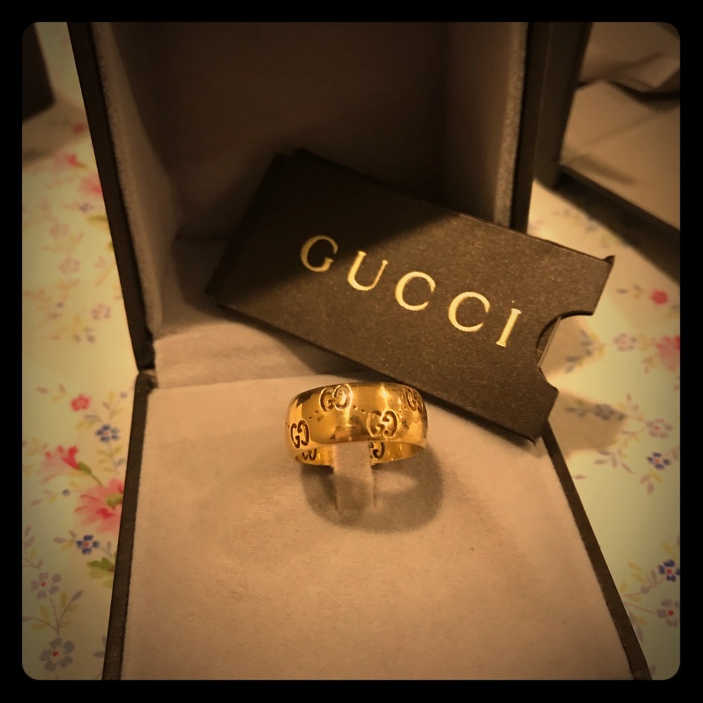 18kt gold Gucci band